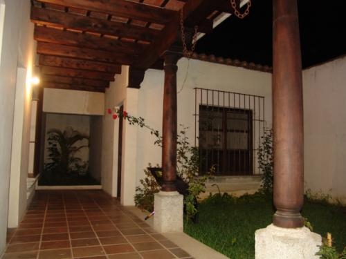 Alquilo casa en residenciales gravileas antigua guatemala en