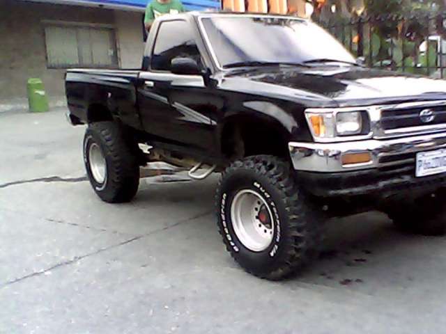 vendo pick up toyota 4x4 de color negro_4358e4ca7_3