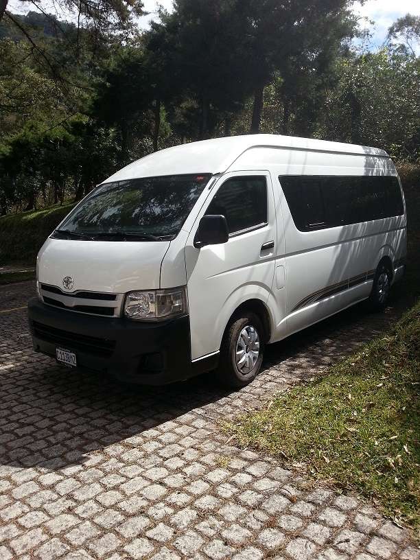 Vendo Toyota Hiace Modelo 2012 Techo Alto En Ciudad De Guatemala