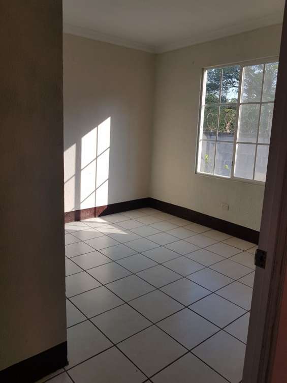 Venta de casa condominio viñas del sur villa nueva en Villa Nueva