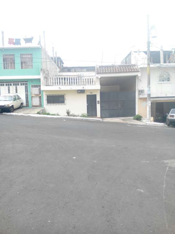 Casa 3 niveles, san jose las rosas zona 6 de mixco, guatemala en Mixco