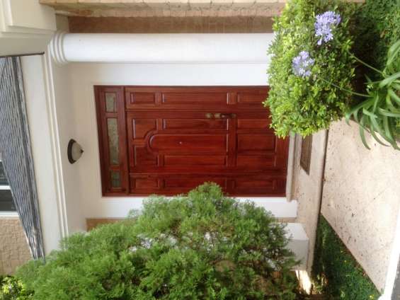 Alquilo casa 4 dormitorios, 400m2, diagonal 6, zona 10 en Ciudad de