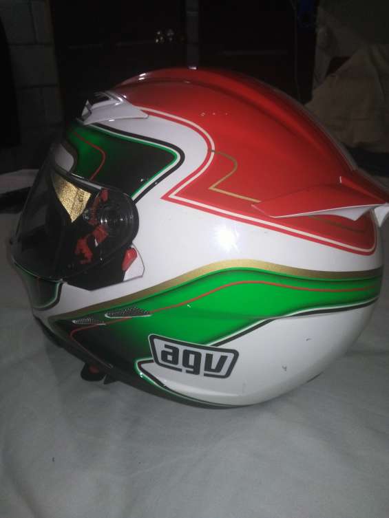 Casco agv original con visor oculto profesional en Ciudad de Guatemala