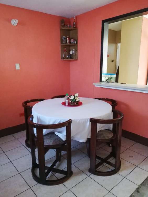 Bonita casa de un nivel en planes de bárcenas villa nueva en Villa